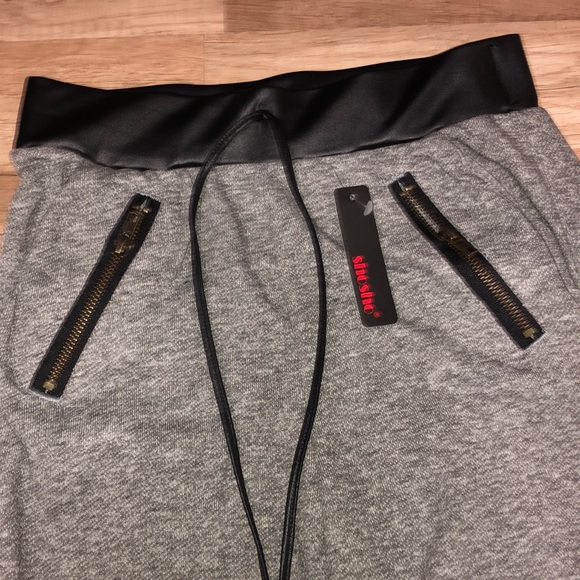 NWT Jogger, Sweatpants straight leg, zipper pocket - Picture 2 of 3